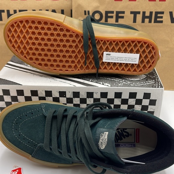 Vans Men’s Skate Sk8-Hi
Green/Gum
VN0A2Z3317P
Sneakers - Picture 3 of 16